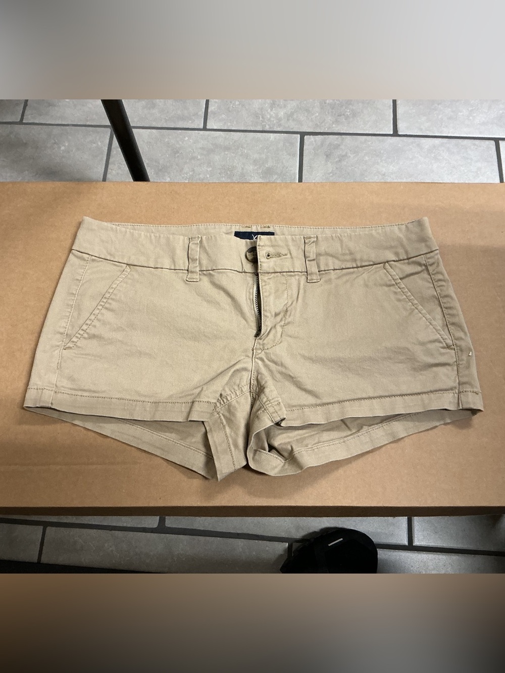 AE khaki shorts size 6